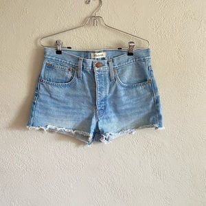 Madewell Relaxed Denim Shorts in Dunwoody Wash